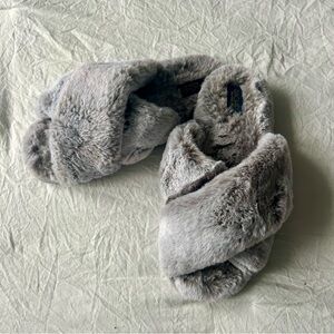 Rachel Roy Women's Fuzzy Gray Crossband Slippers